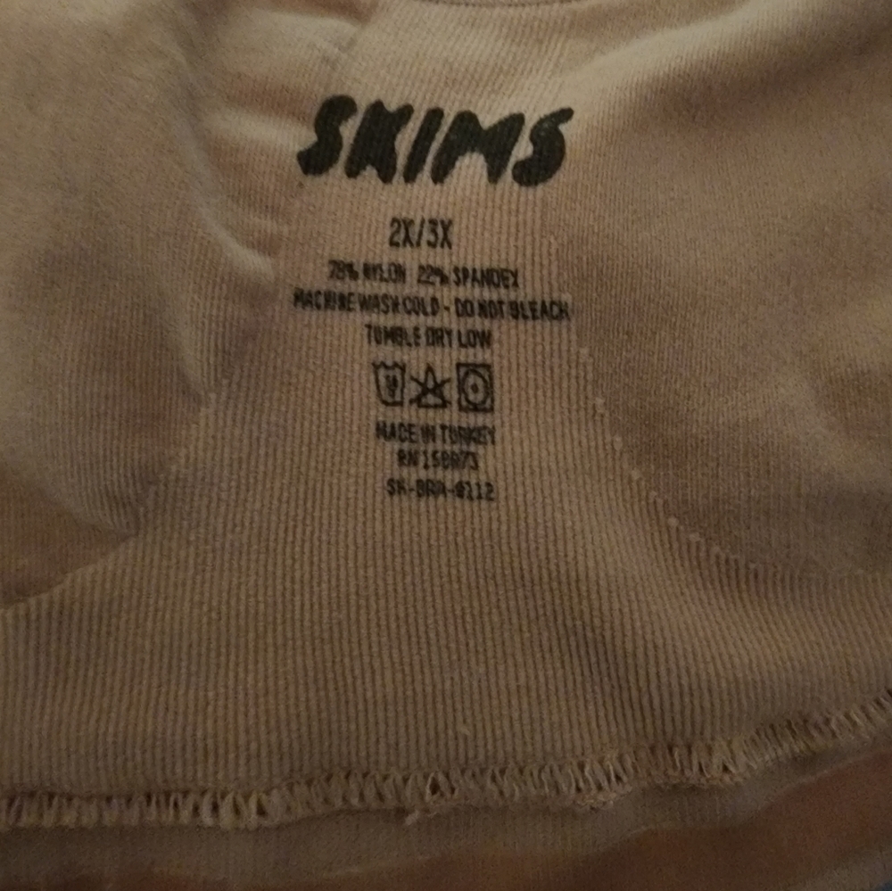 SKIMS sculpting nude bralette - Picture 3 of 3